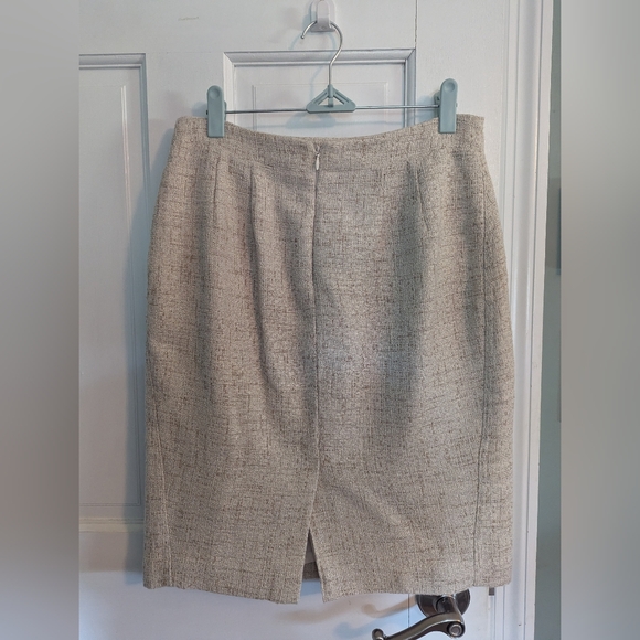 DKNY Beige Tweed Pencil Skirt - Size 4 - Picture 4 of 6